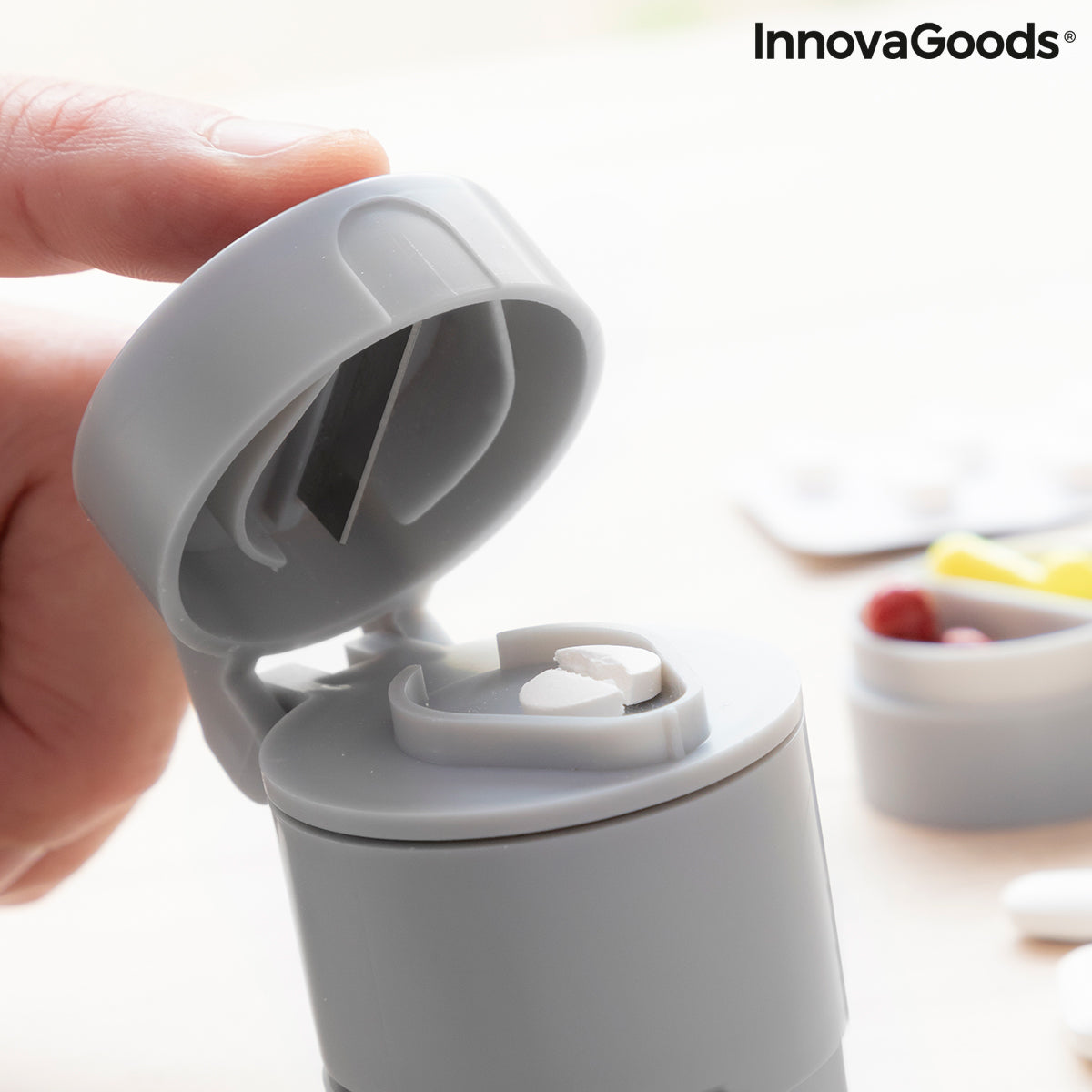 5-in-1 Pill Dispenser with Cutter and Crusher Fivlok InnovaGoods